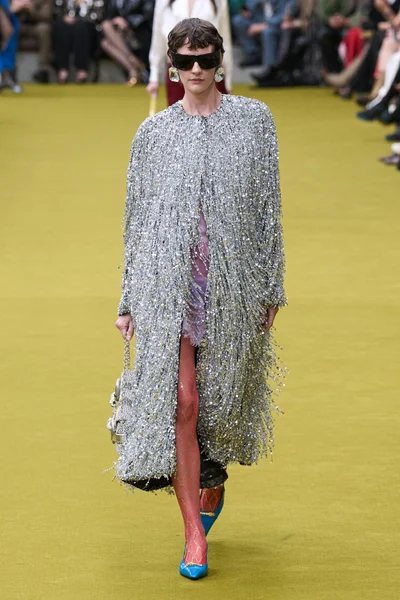 Look 13